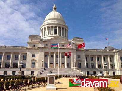 ABŞ-ın Arkanzas ştat Senatının binası qarşısında Azərbaycan bayrağı ucaldılıb
