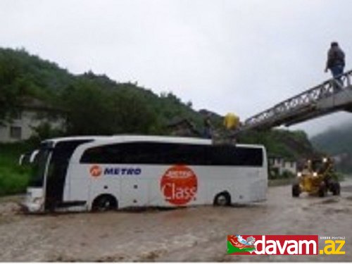 Türkiyədə avtobus çaya düşüb, 13 nəfər ölüb, 15 nəfər xəsarət alıb