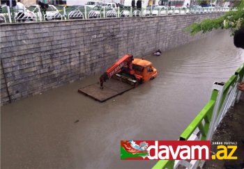 Yağış Təbrizdə yeraltı keçidləri hovuza çevirdi (fotolar)