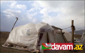 Güney Azərbaycanda zəlzələ bölgəsində soyuq havada əhali evsiz olaraq qalmaqdadır(Foto)